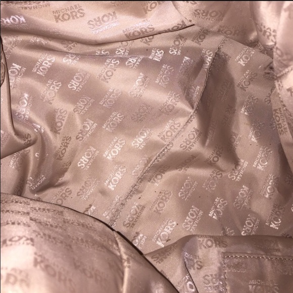 Michael Kors Oversized ID Chain Handbag - Picture 3 of 3